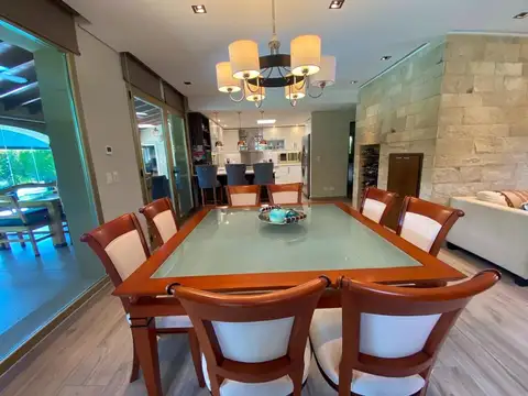 Casa 4 ambientes con 4 baños