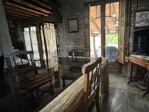 Casa 4 ambientes con 2 baños