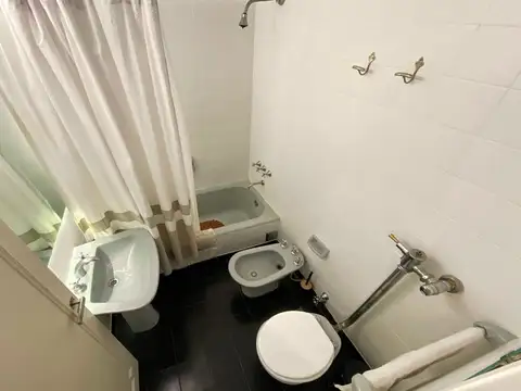 Venta Departamento 4 amb con dependencia Recoleta