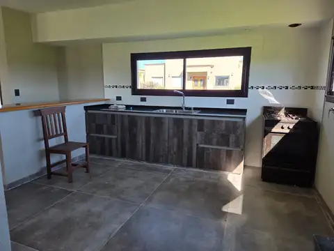 Casa 5 ambientes con 2 baños