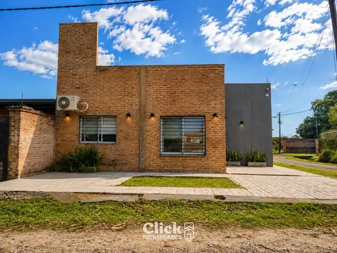 Casa en Alquiler con 1 cochera