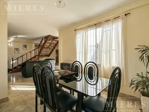 Casa 5 ambientes con 2 baños