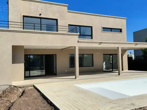 RNE. Alquiler casa 6 ambientes con pileta en Haras Santa María, Loma Verde, Belén de Escobar.