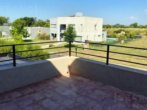 Casa en Alquiler con 5 cocheras