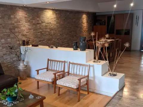 CASA EN 2 PLANTAS CON JARDIN PILETA  QUINCHO Y GARAGE