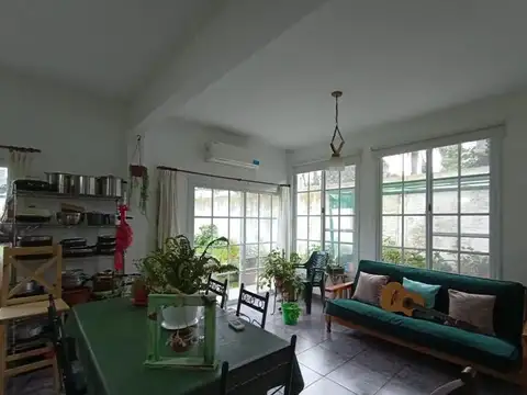 Casa en venta - 4 Dormitorios 2 Baños - Cochera - 300Mts2 - Laprida