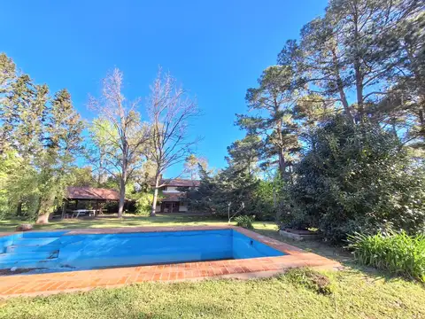 Casa en Venta con 3 cocheras