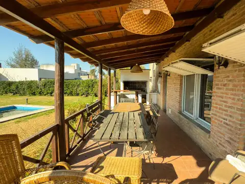 Casa en Alquiler en Funes, $ 1.400.000