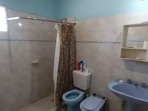 Casa 2 ambientes con 2 baños