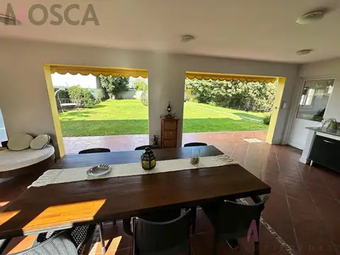 Casa 4 ambientes con 2 baños