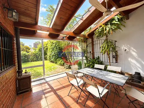 VENTA CASA 6 AMBIENTES EN LOTE PROPIO CON JARDÍN, GALERÍA Y COCHERA EN LA LUCILA