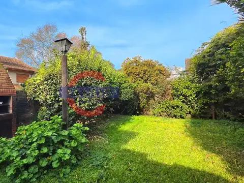 VENTA CASA 6 AMBIENTES EN LOTE PROPIO CON JARDÍN, GALERÍA Y COCHERA EN LA LUCILA