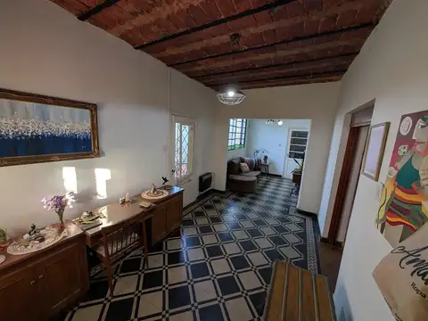 Casa 5 ambientes con 2 baños