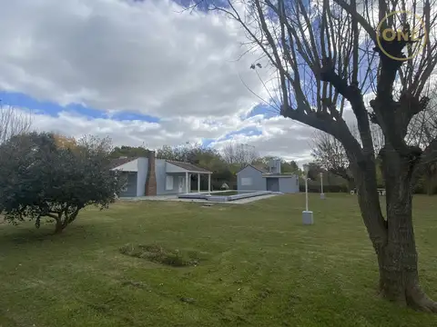 Casa en Venta con 3 cocheras