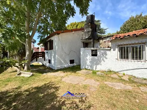 Casa en Venta con 3 cocheras