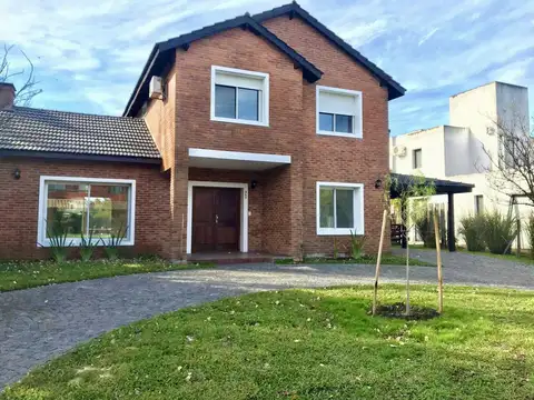 Gran Oportunidad de inversion! Casa en en venta con renta hasta julio 2026 en Sta Barbara