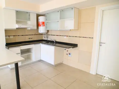 MONOAMBIENTE SUPER AMPLIO, CON BALCON. PLACAR EMPOTRADO. BARRA . SUM Y PILETA ESPECTACULAR.  38 M2