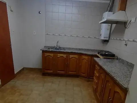 Casa 8 ambientes con 2 baños