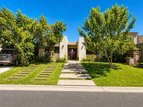 Casa  en Venta en Santa Guadalupe, Pilar del Este, Pilar