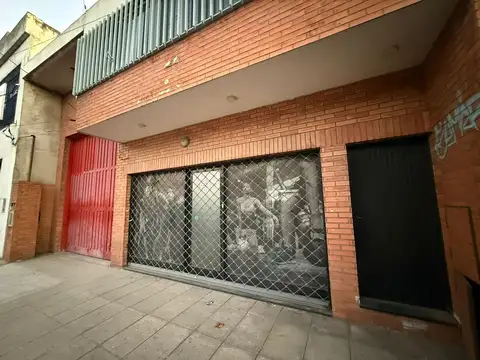 GALPON CON LOCAL SOBRE AVENIDA ROCA - HURLINGHAM