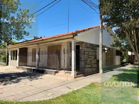 Propiedad en Lehmann con local comercial y depósito - USD 75000