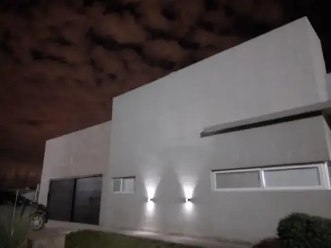 Alquiler casa en "Barrio Cerrado La Falda"