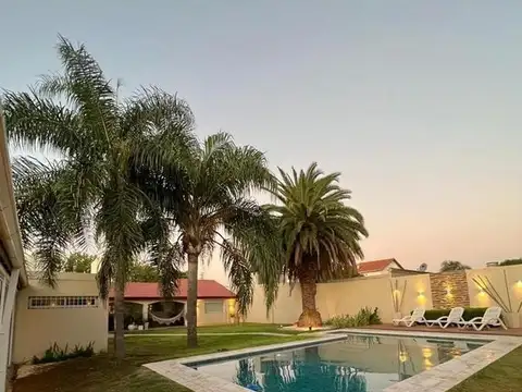 Casa 5 ambientes con 3 baños