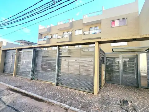 DEPARTAMENTO 2 AMBIENTES CON COCHERA EN VENTA