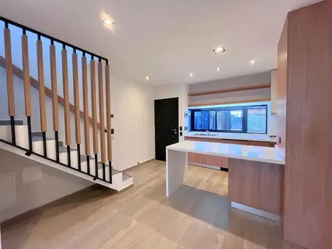 Casa 4 ambientes con 2 baños