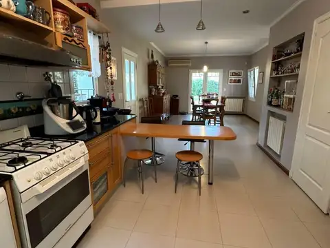 Excepcional casa en El Jauguel Parque Leloir 4 ambientes - Piscina