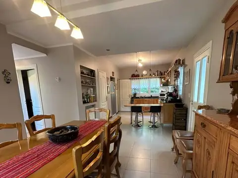 Casa en Venta con 3 cocheras