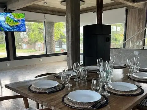 Casa en Venta con 3 cocheras