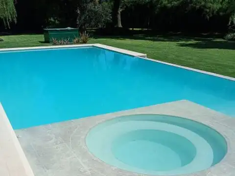 Casa en Alquiler Temporal con 2 cocheras
