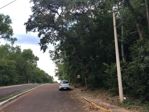 EN VENTA  TERRENO EN ESQUINA  A 1 CUADRA DEL RIO PARANA EN