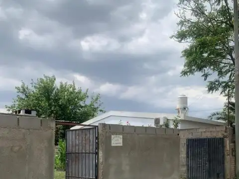 Oportunidad en Alta Gracia – Casa con Amplio Patio y Asador