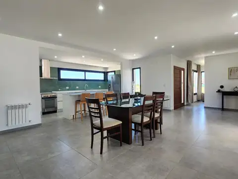 CASA EN VENTA -  LA VICTORIA POLO CLUB