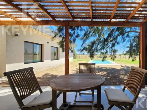 Casa 4 ambientes con 2 baños