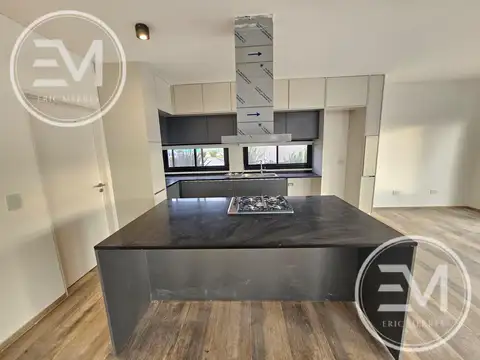 Casa 6 ambientes con 4 baños