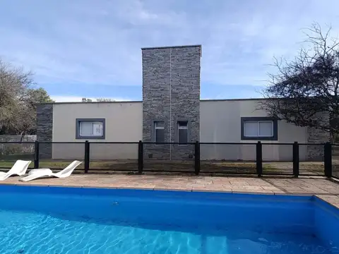 Casa 7 ambientes con 4 baños