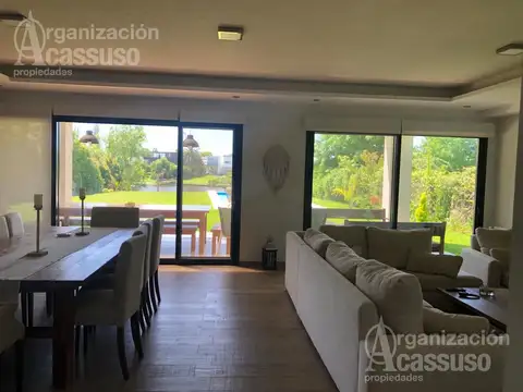 Casa en Alquiler con 2 cocheras