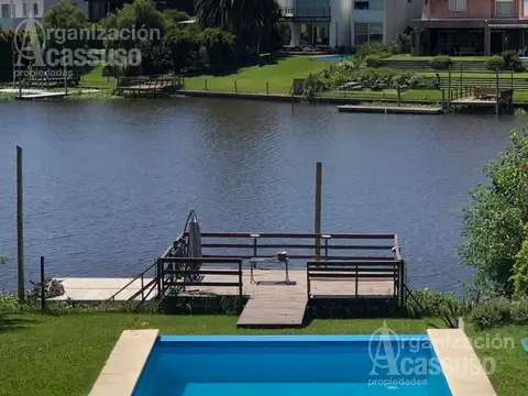Casa 6 ambientes con 5 baños
