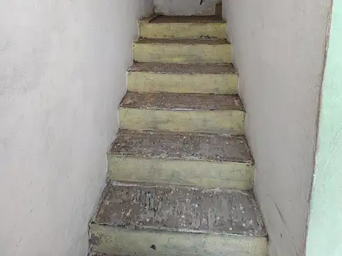 A la venta propiedad con amplio terreno y dos viviendas en Laferrere