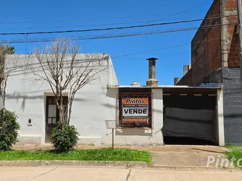 Casa antigua sobre calle San Lorenzo. Zona céntrica de SAN JOSE.