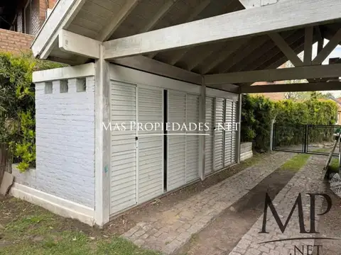 Casa 6 ambientes con 2 baños