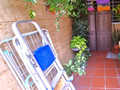 Casa 4 ambientes con 2 baños