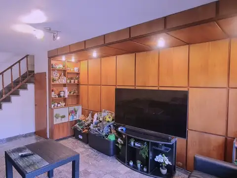 OPORTUNIDAD  HERMOSO CHALET EN RAMOS 2 PLANTAS CON JARDIN/PATIO PARRILLA Y COCHERA - 110M2 -  IMPECABLE - APTO CREDITO