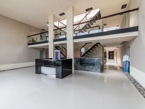 Oficina en Alquiler con 1 cochera