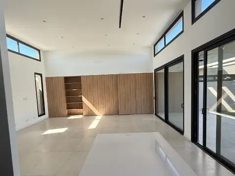 CASA EN VENTA TERRAVISTA 3 DORMS ESCRITORIO FINANCIA ESTRENA
