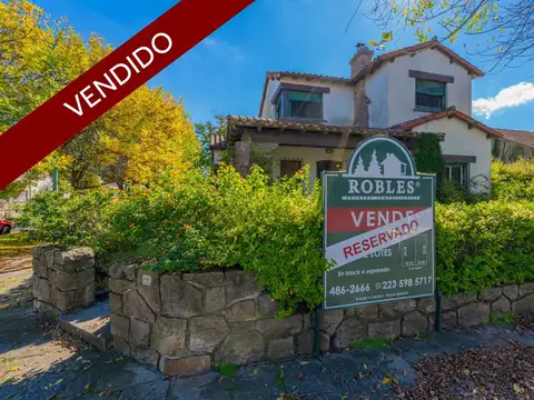 Tradicional chalet del barrio los Troncos, sobre tres lotes. TOUR VIRTUAL. VENDIDO