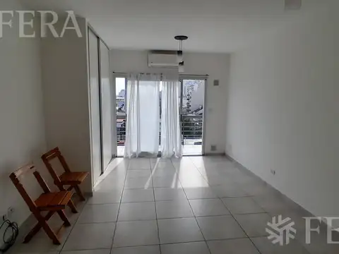 Alquiler monoambiente con balcón en Wilde